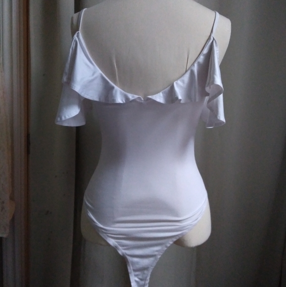 BOGO adorable ruffled white soft spandex body suit - Picture 5 of 8